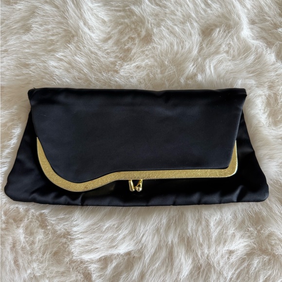 Elegant Vintage Black and Gold Clutch - Picture 1 of 4